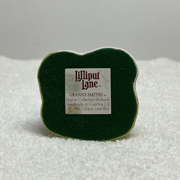 Lilliput Lane Granny Smiths Cottage With Deed from 1992 - Picture 9 of 11